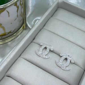 Brinco chanel cravejado