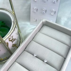 Brinco zircônia coração 10mm