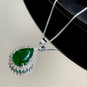 Colar cravejado gota verde