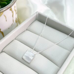 Colar madre pérola quadrado