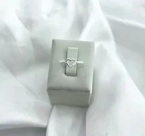 Anel coração vazado